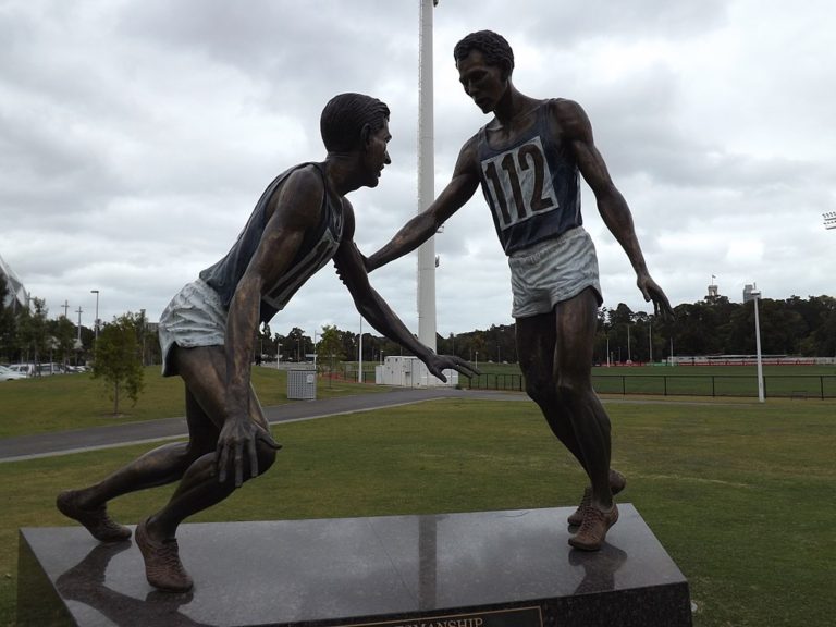 1024px Sportmanship sculpture 768x576